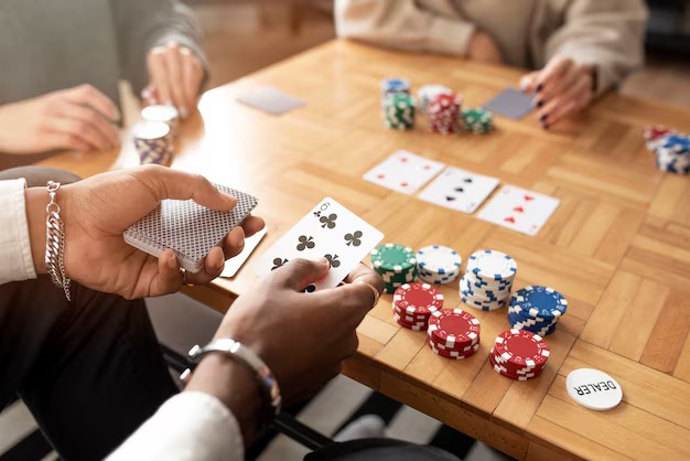 Side-by-side comparison of sgcplay Android app and iOS Safari browser versions showing identical live roulette table feed